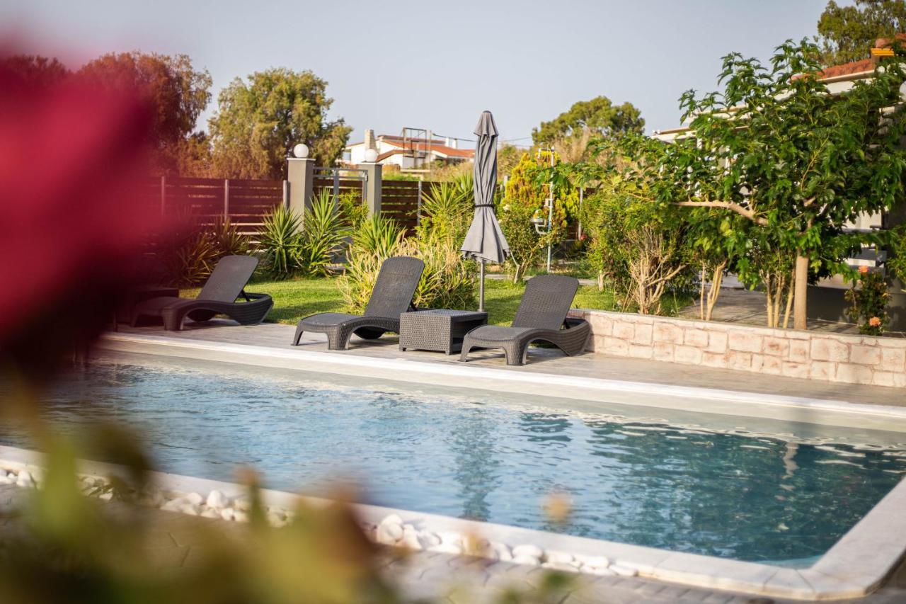 Isola Apartments Ксилокастро Экстерьер фото