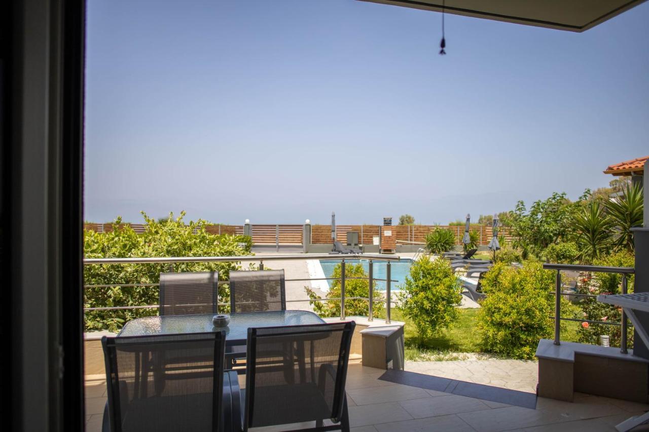 Isola Apartments Ксилокастро Экстерьер фото