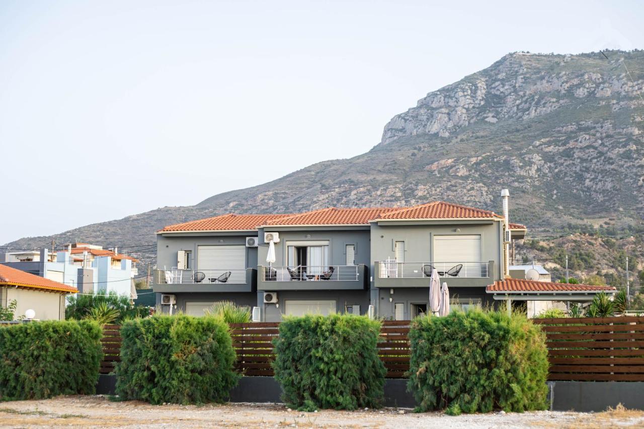 Isola Apartments Ксилокастро Экстерьер фото